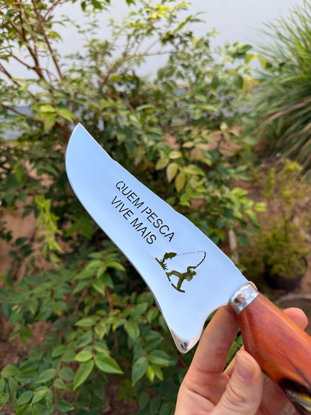 Faca em aço cirúrgico cabo resinado de Isca 8P