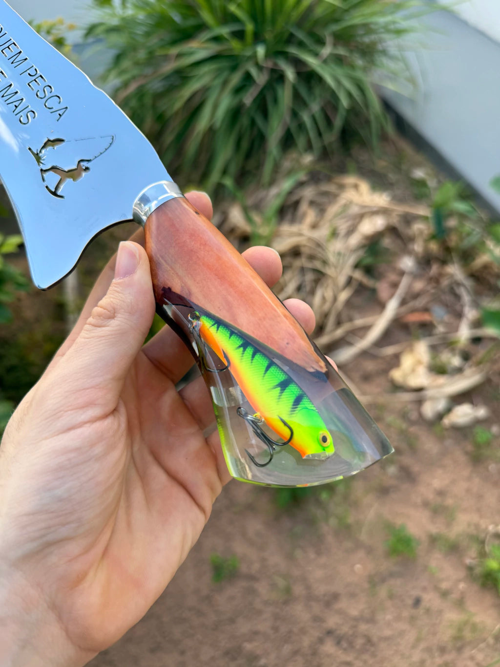 Faca em aço cirúrgico cabo resinado de Isca 8P